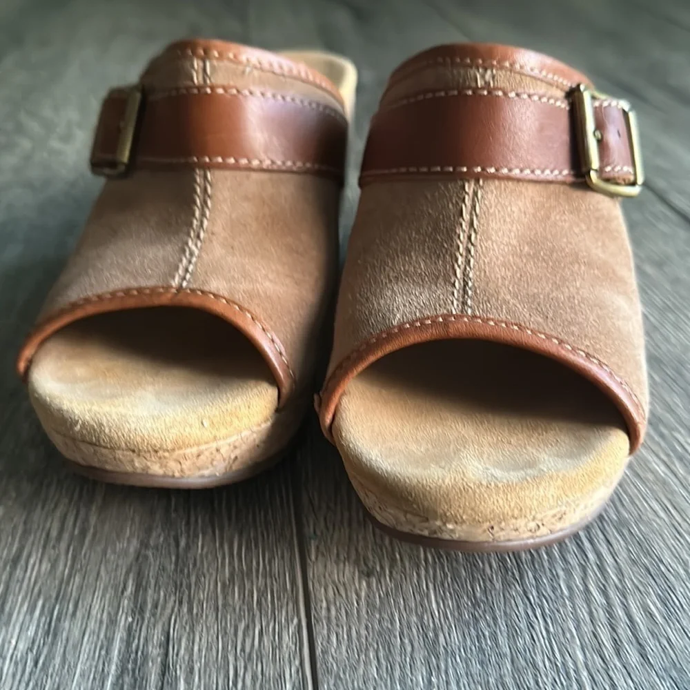 Clarks shoes wedges tan suede toeless size 7 Barbie core
